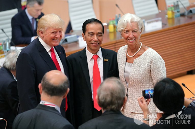 Президент США Дональд Трамп, президент Республики Индонезии Джоко Видодо и директор-распорядитель Международного валютного фонда Кристин Лагард