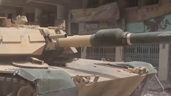 Ожесточенные бои с применением бронетехники в Старом городе Мосула. Видео