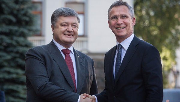 Президент Украины Петр Порошенко и генеральный секретарь НАТО Йенс Столтенберг