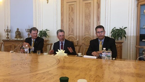 Депутаты Рады проводят встречу со спецпосланником США Волкером