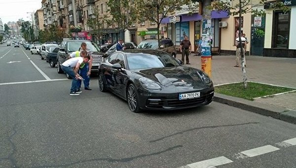 Жертвой нападения в Киеве стал владелец элитного авто Porsche Panamera