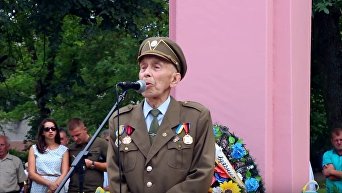 Националист умер во время речи у памятника Шухевичу. Видео
