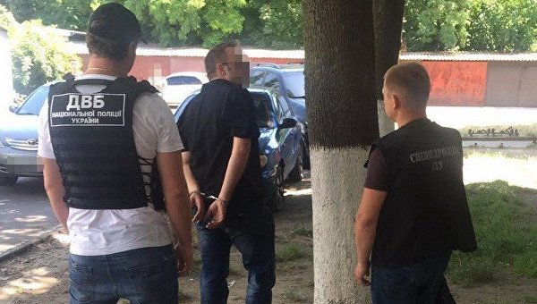 СБУ задержала в Одессе двух полицейских-взяточников