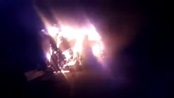 Автобус с пассажирами перевернулся и сгорел в Эквадоре. Видео