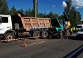 В Киеве в аварии четырех грузовиков погиб человек
