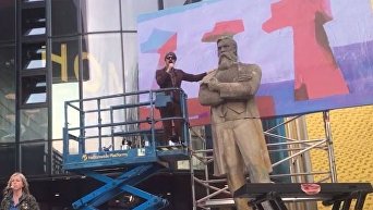 В Манчестере с помпой открыли привезенный из Украины памятник Энгельсу