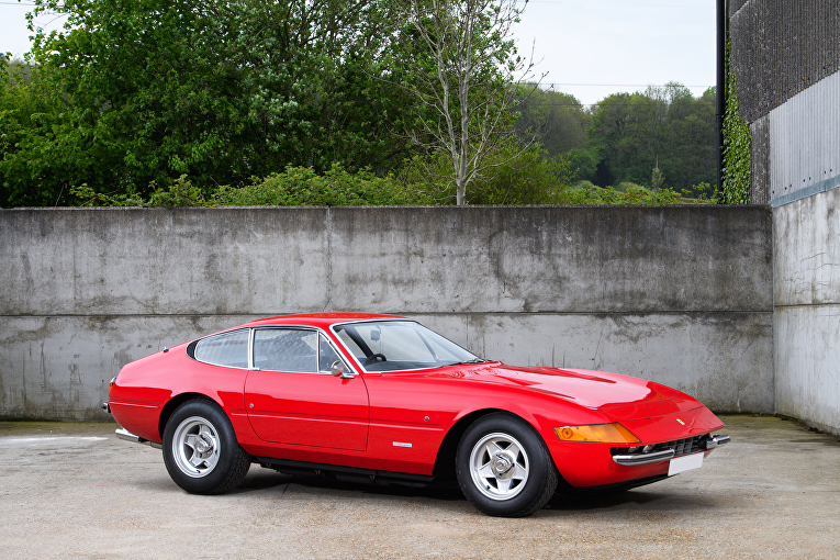 Красное Ferrari Элтона Джона выставили на аукцион