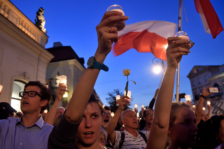 Массовые протесты в Варшаве