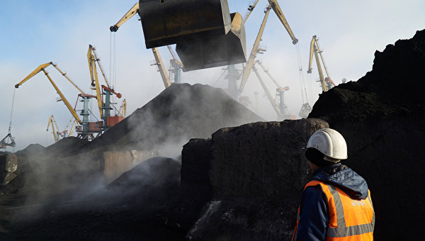 Разгрузка угля из ЮАР в порту Одессы. Архивное фото
