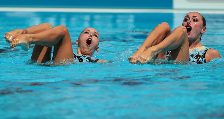 Украинский дуэт на соревнованиях по синхронному плаванию чемпионата мира по водным видам спорта