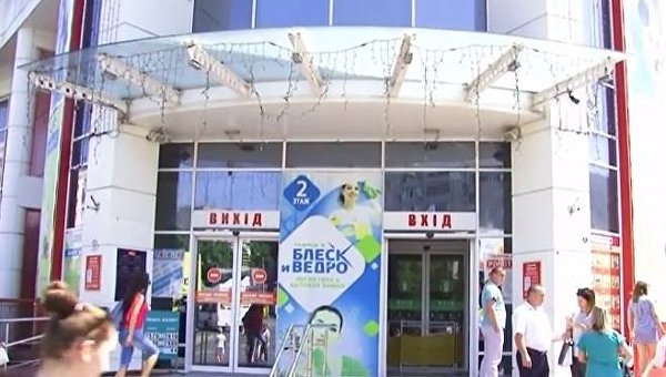 Охрана одесского супермаркета жестоко избила покупательницу