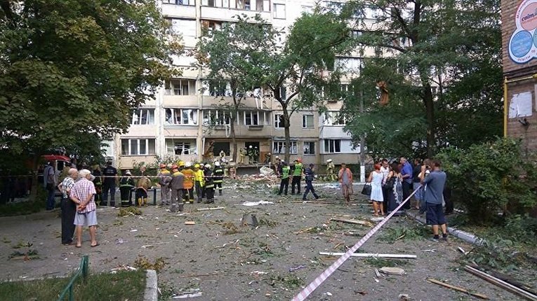 В Киеве на Голосеево в жилом доме прогремел взрыв