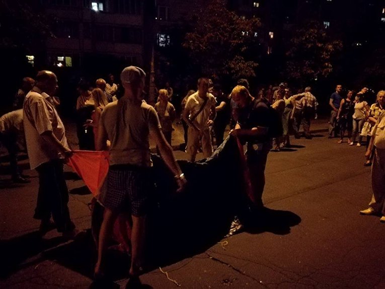 Акция протеста на ул. Ревуцкого в Дарницком районе Киева