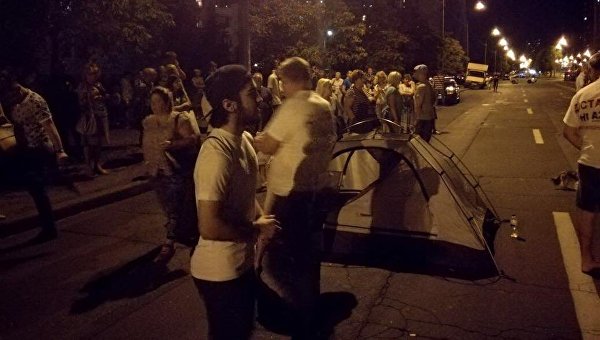 Акция протеста на ул. Ревуцкого в Дарницком районе Киева. Архивное фото