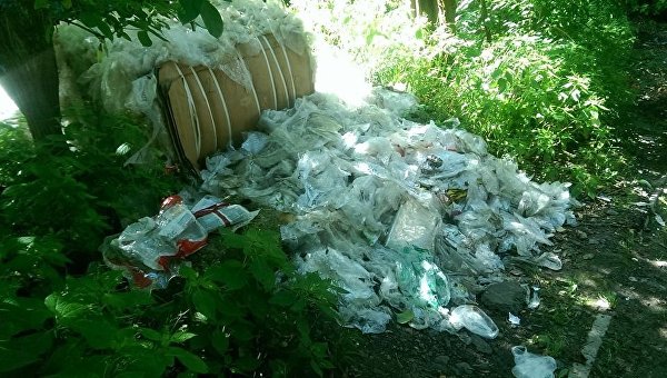 Во Львове под детской больницей выгрузили 5 тонн отходов