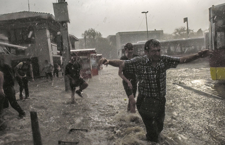 Последствия сильного ливня в Стамбуле