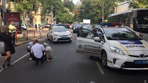 В Одессе полицейский автомобиль сбил женщину