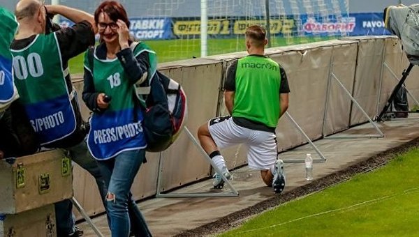 Игрок ПАОКа справил нужду за воротами на стадионе Динамо