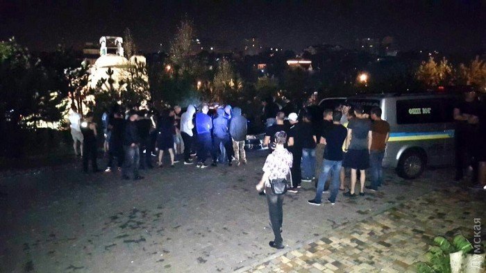 В Одессе рейдеры пытались штурмом захватить паркинг