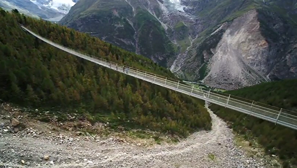 Cамый длинный в мире висячий мост в Швейцарии