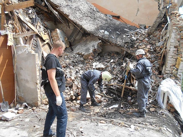 Взрыв дома в Голосеевском районе Киева. Разбор завалов