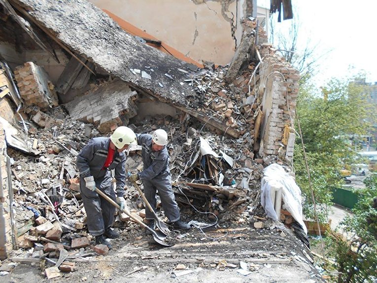 Взрыв дома в Голосеевском районе Киева. Разбор завалов
