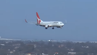 Появились кадры посадки самолета в Австралии при ветре в 100 км/ч. Видео
