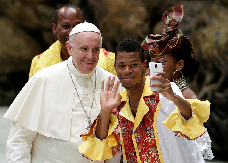 Селфи с Папой Римским в Ватикане
