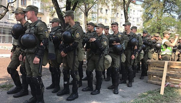 Протест на Харьковском шоссе: прибыли Нацгвардия и спецподразделение полиции
