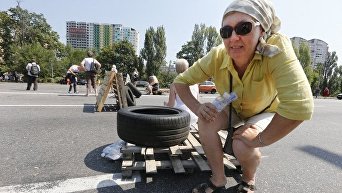 Киевляне перекрыли Харьковское шоссе из-за отсутствия электроснабжения, заблокирована работа трамваев и автобусов