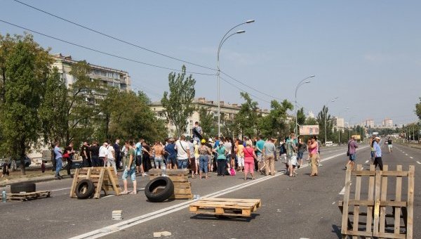 Протестующие заблокировали Харьковское шоссе в Киеве