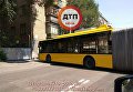 В Киеве троллейбус врезался в стену дома
