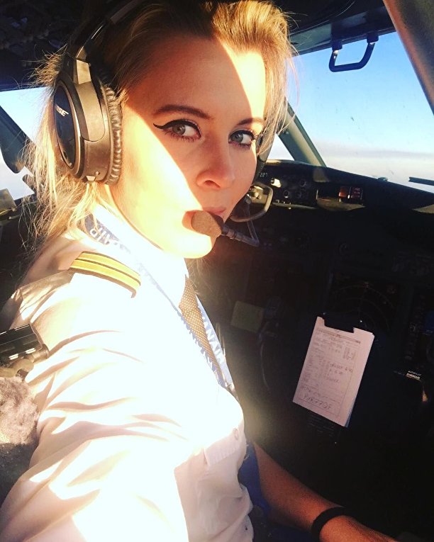 Мастер-класс по селфи от обаятельной блондинки-пилота Ryanair