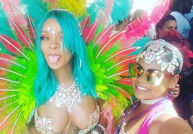 Известная американская 29-летняя певица Рианна побывала на ежегодном фестивале Crop Over на своем родном Барбадосе