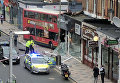 Двухэтажный автобус врезался в магазин в Лондоне