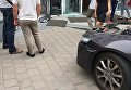 На улице Гарматной в Киеве водитель на автомобиле Honda Accord въехала в служебный вход бизнес-центра