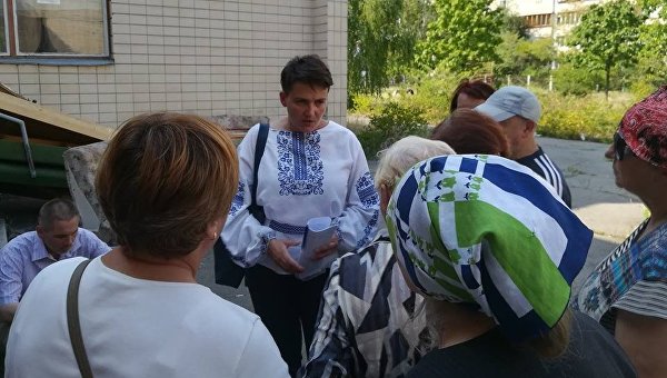 Надежда Савченко на Троещине в Киеве. Конфликт вокруг детского сада