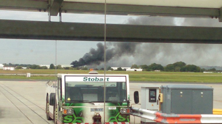Пожар в ангаре близ аэропорта Саутенд в Лондоне