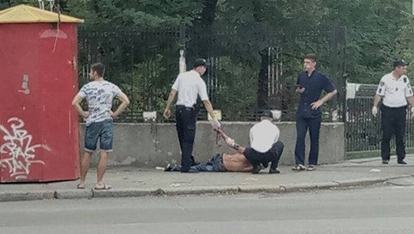 Задержание окровавленного мужчины в Николаеве