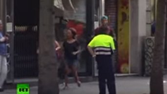 Очевидец о теракте в Барселоне. Видео