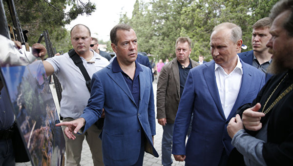 Рабочая поездка президента РФ В. Путина и премьер-министра РФ Д. Медведева в Крым