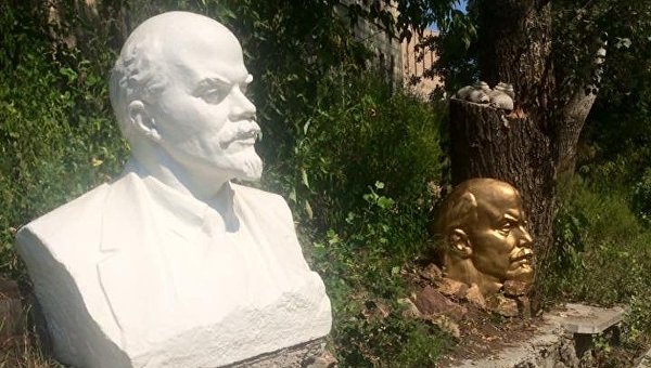 В Киеве обнаружен склад памятников Ленину