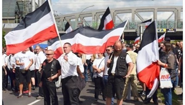 Марш неонацистов в Берлине