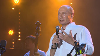 Путин со сцены Koktebel Jazz Party обратился к участникам и гостям фестиваля. Видео