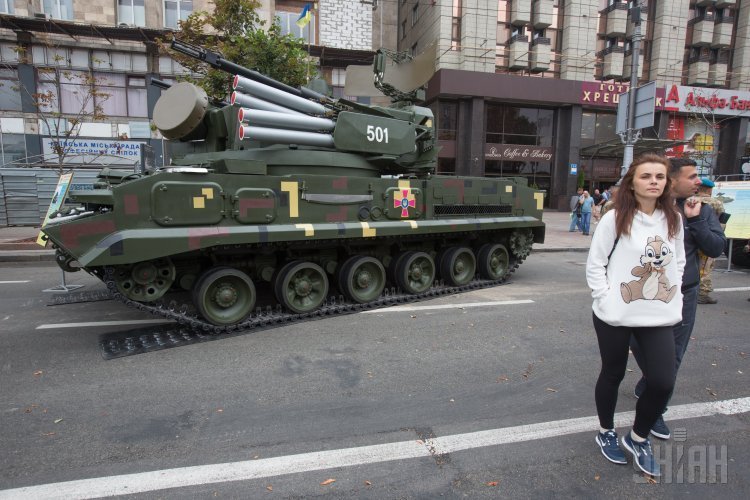 Выставка военной техники открылась в центре Киева