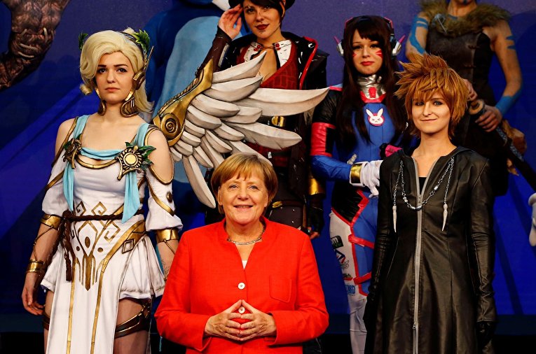Канцлер Германии Ангела Меркель открывает крупнейшую в мире ярмарку компьютерных игр Gamescom в Кельне