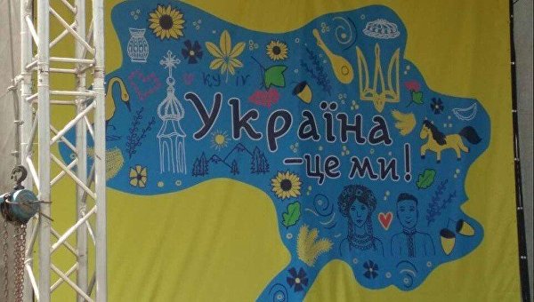 В Броварах устанавливают сцену с картой Украины без Крыма и части Донбасса