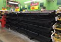 Люди раскупили продукты перед ураганом в Техасе