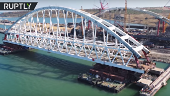 Начало установки железнодорожной арки Крымского моста. Кадры беспилотника