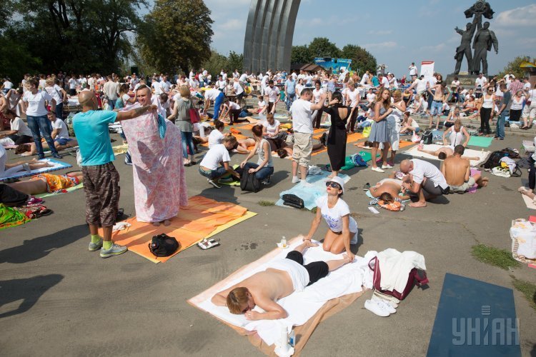 В Киеве установили рекорд Украины по массовому массажу